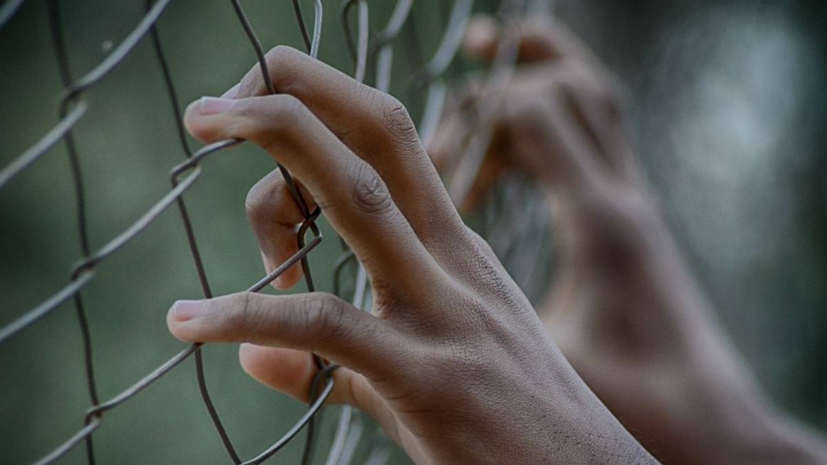 എട്ടു വയസുകാരനായ അറബ് ബാലനെ പീഡിപ്പിച്ചു; പ്രവാസി യുവാക്കൾക്ക്  ജയില്‍ ശിക്ഷയും പിന്നെ നാടുകടത്തലും